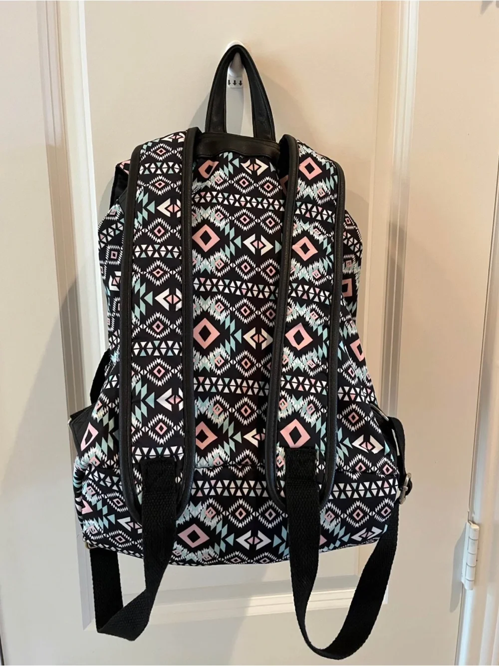N/A stylish aztec